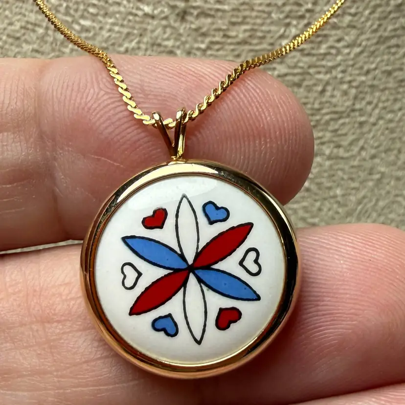 Vintage Avon 18" Enameled Pennsylvania Dutch Hex Sign Pendant w/ Chain