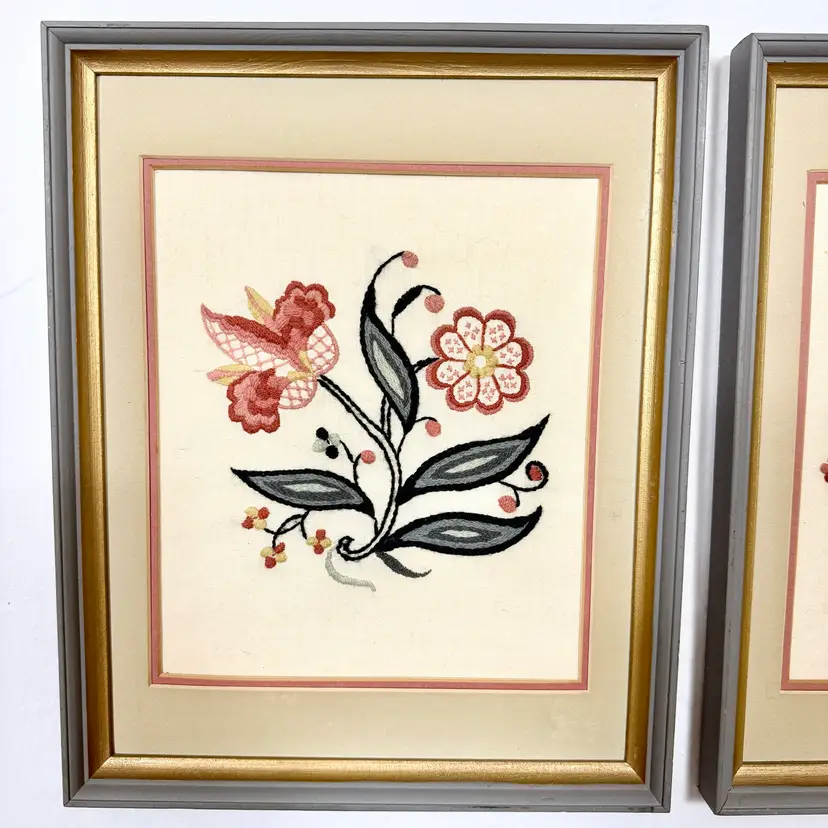 USA: Crewel Embroidery JACOBEAN FLORAL Pattern 12in x 15in Framed 1970s