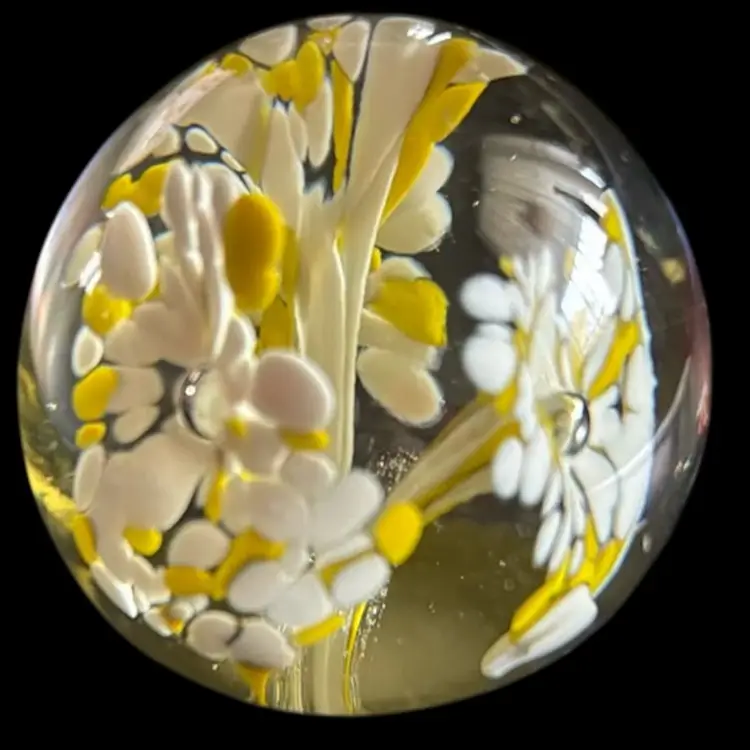 Art Glass Yellow Trumpet Flowers Paperweight * Little Scuff