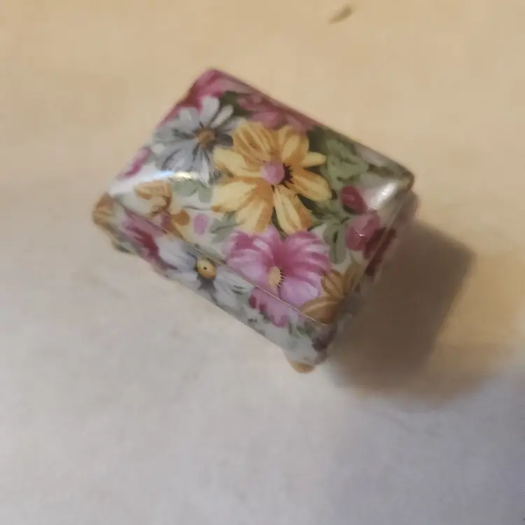 Vintage Nikoniko China flower Trinket Box Japan