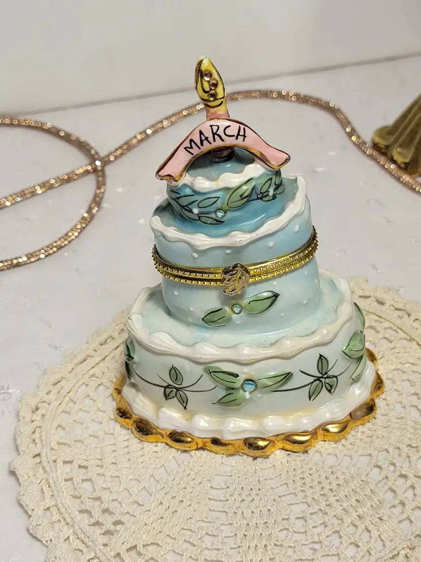 Blue Sky March Birthday cake trinket box