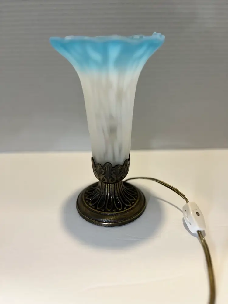 #498 - Vintage Frosted Tulip Shade Lamp Andrea By Sadek 