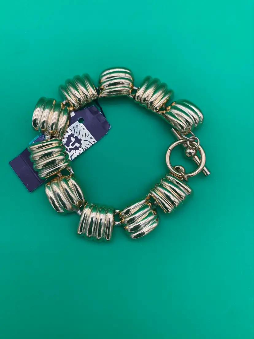 Anne Klein Women's Gold-Tone Ribbed 7.25" Statement Bracelet -  VTG New w/ Tags