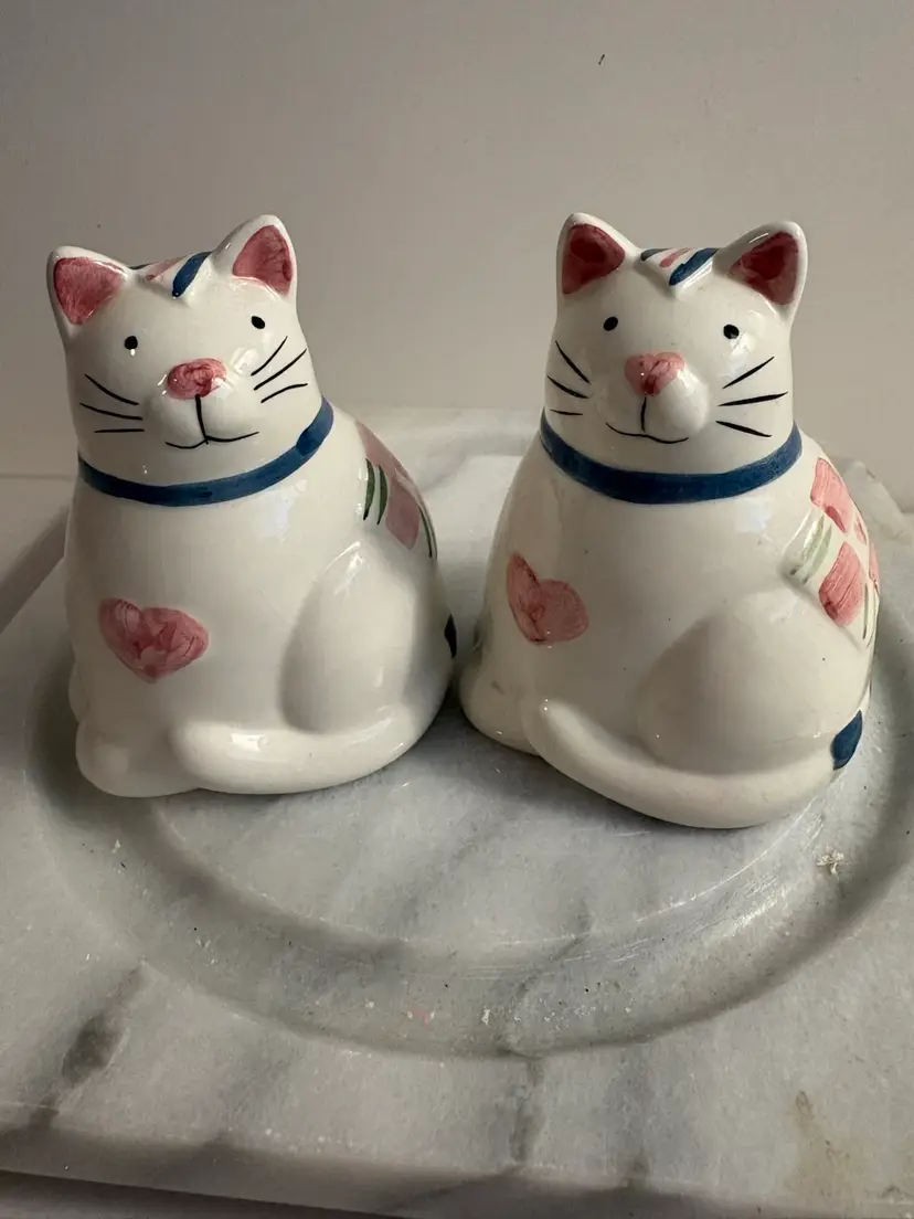 Susan Winget Ceramic Salt & Pepper Set Cats Country Kitchen vintage Thailand