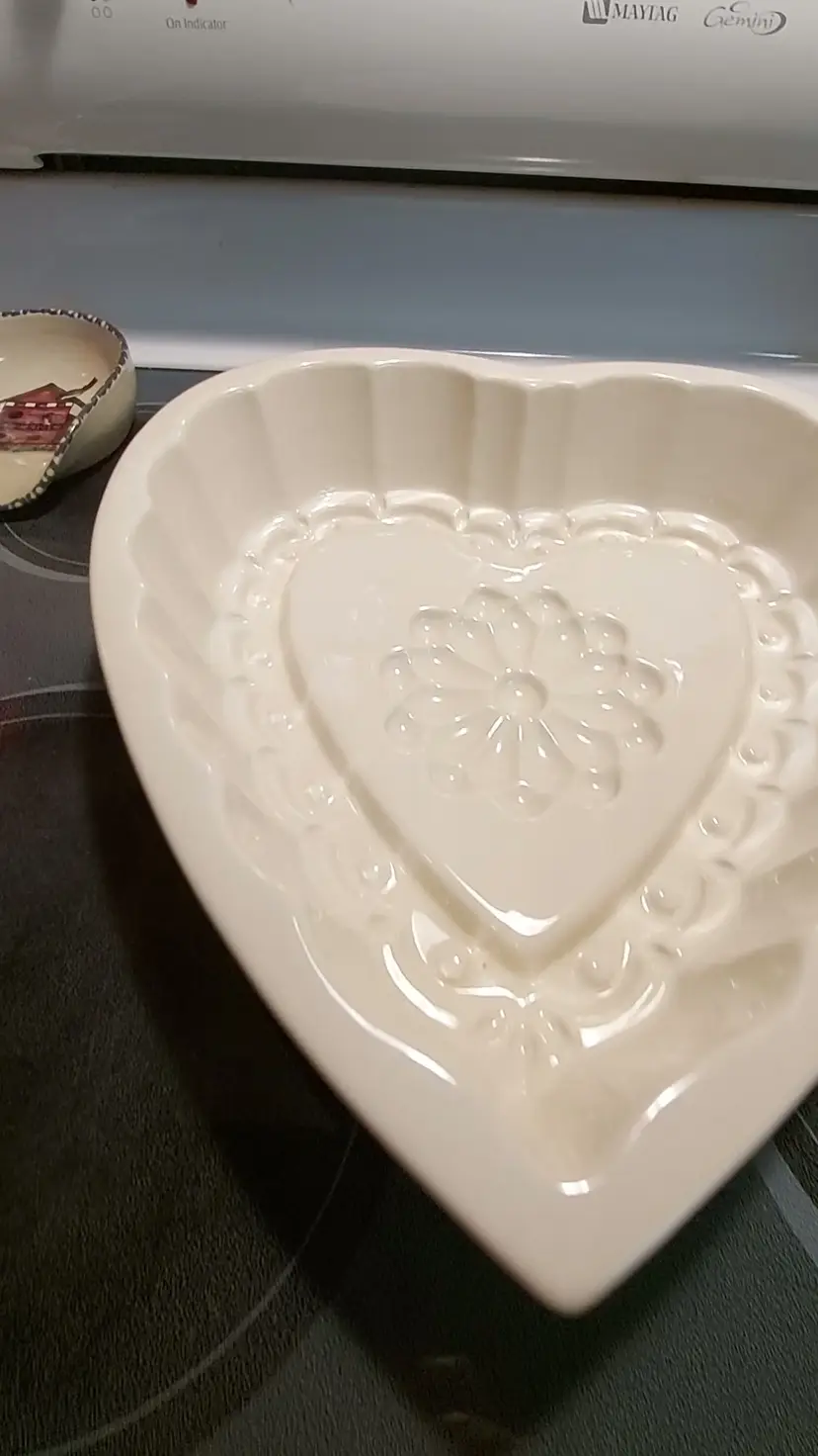 Home & Garden Party Stoneware Collection Ivory Heart Baking Pan