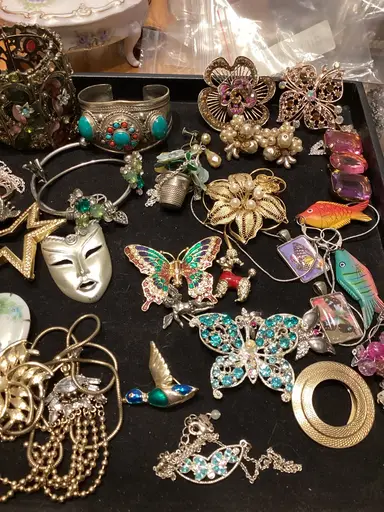 Uniquearoundthecorner 