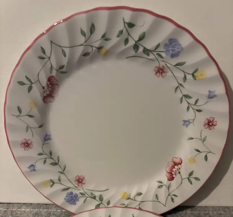 2 Vintage 1985 Johnson Brothers Summer Chintz Salad Plates # 3064