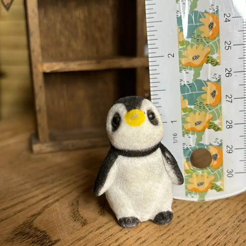 Flocked Baby Penguin Mini
1.5 Mini VTG