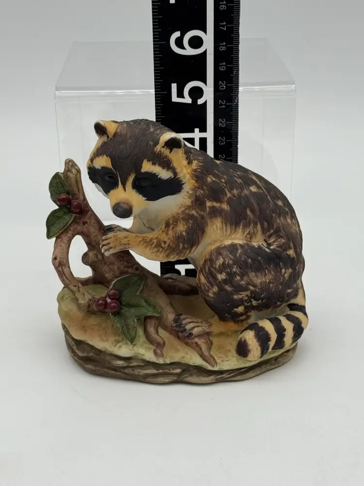 LEFTON VINTAGE CHINA HAND PAINTED PORCELAIN RACCOON FIGURINE # KW 4752