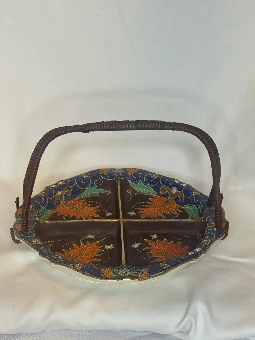 Vintage Moriyama Mori-machi Hand Painted Moriage 4 Section Tray w/Handle 9”x9”