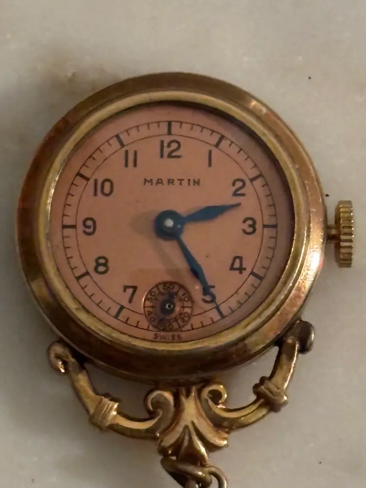 Vintage Roxy Watch Co. Swiss 1 Jewel Art Deco Dial Fleur De Lis Lapel Watch