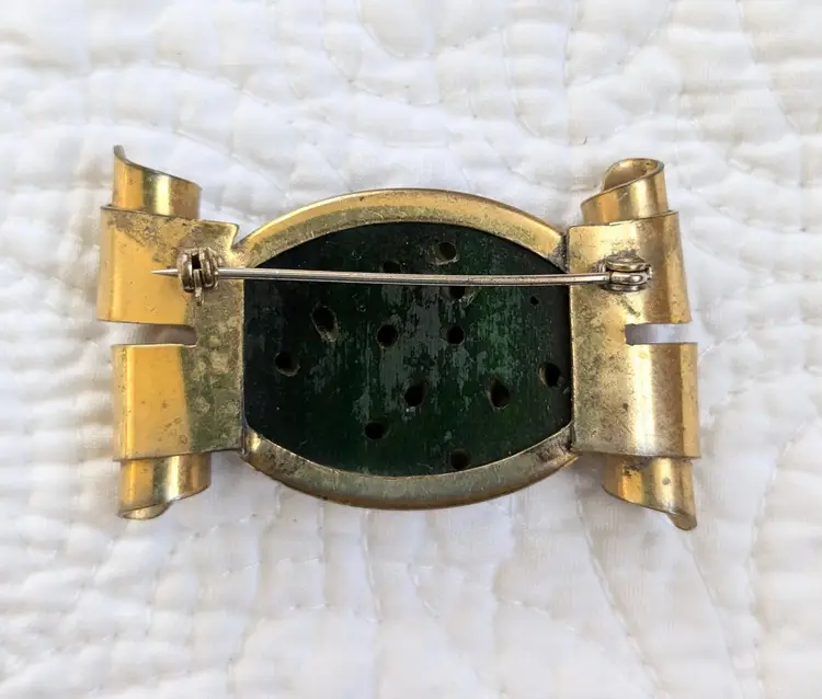 Vintage Bakelite Scroll Brooch in Brass Tone and Forest Green