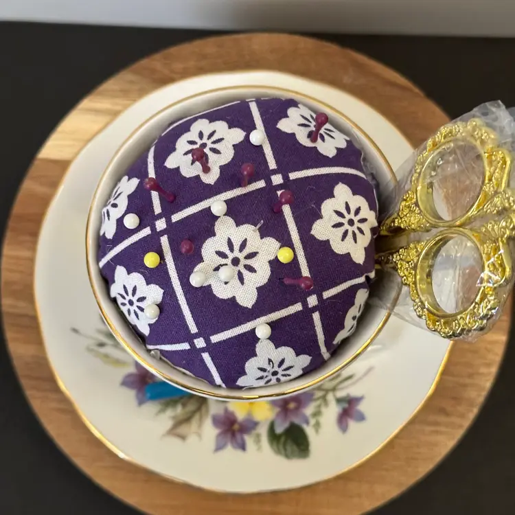 🫎 Vintage Upcycled Pincushion Teacup (Purple)