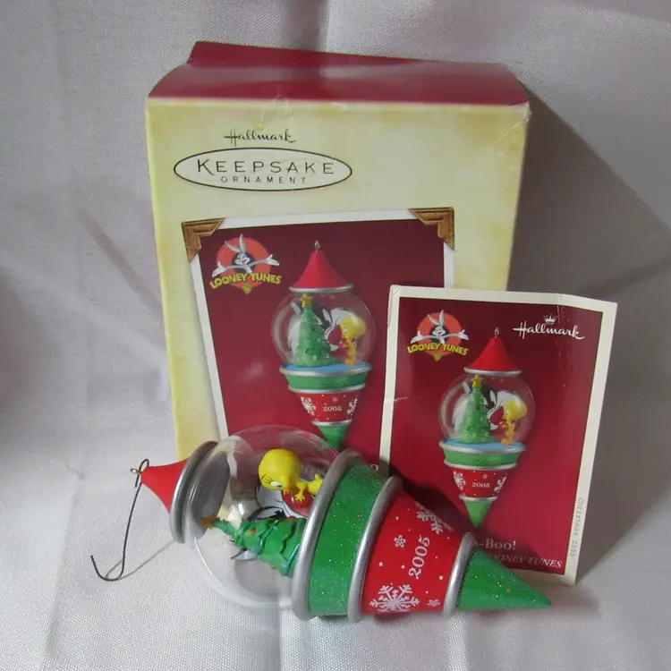 Sylvester & Tweety 2005 Hallmark Keepsake Christmas Ornament Peek-a-Boo