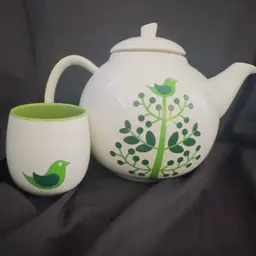 #1810 DAVIDs Tea Bubble Cup, Tea Pot and Diffuser White Ceramic with a Painted Bird