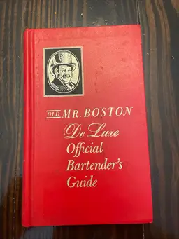 Vintage 1972 Old Mr. Boston Deluxe Official Bartender's Guide Book