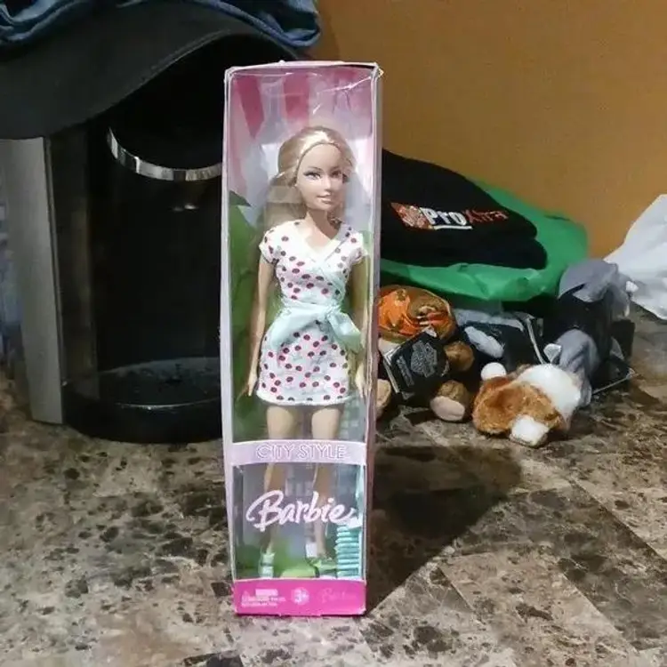 2006 City Style Barbie Doll- Blonde Hair, Cherry Dress. Mattel (K9199)