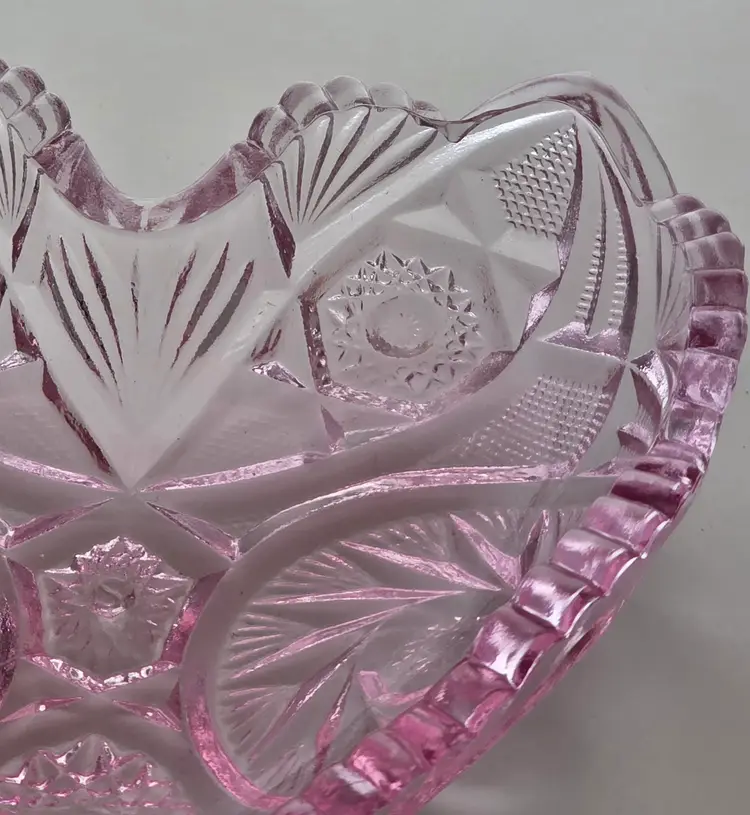 L.E Smith pink heart shaped dish