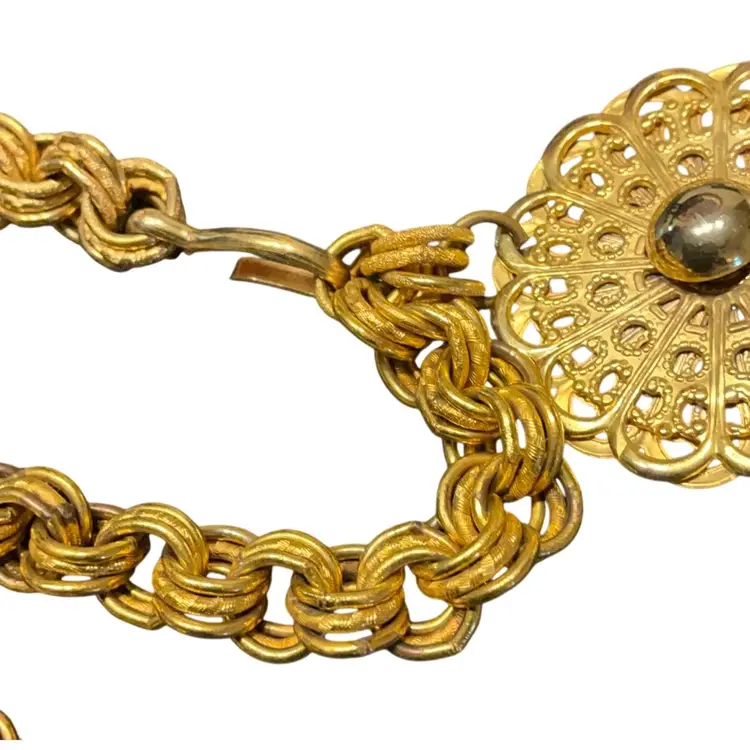 Long Gold Tone Chain With Medallion Like Flower