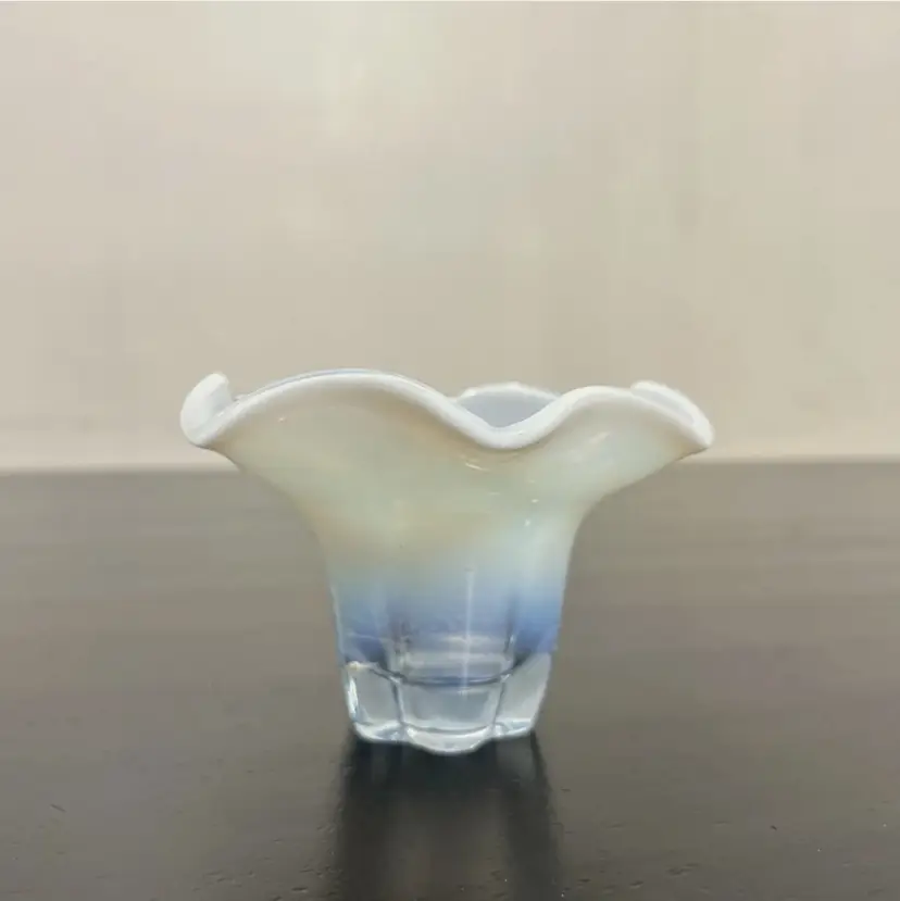 vintage Duncan & Miller Blue Canterbury Opalescent Vase 3”