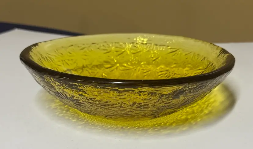 Blenko 685s Lemon Starburst 7.25" Bowl Glows With Blacklight