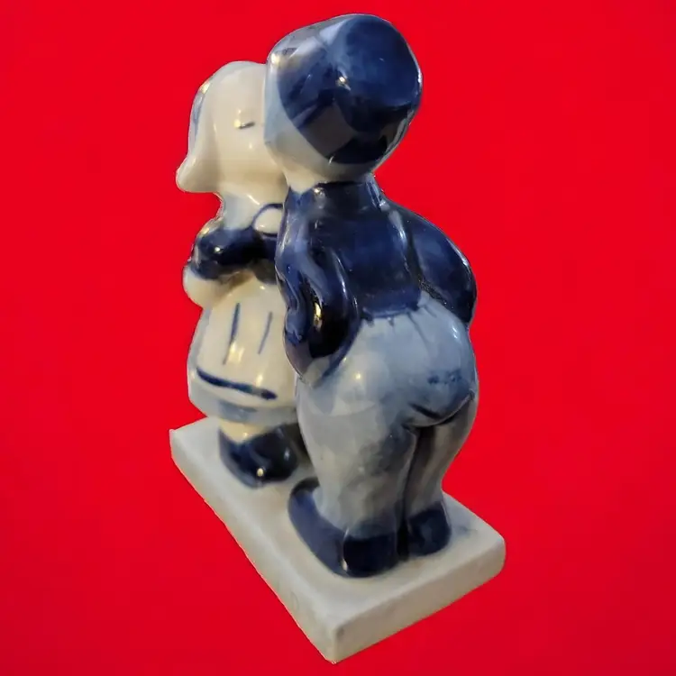 Kissing Valentine's Day Delft Boy Girl Blue Holland Stand Dutch Romantic Gift