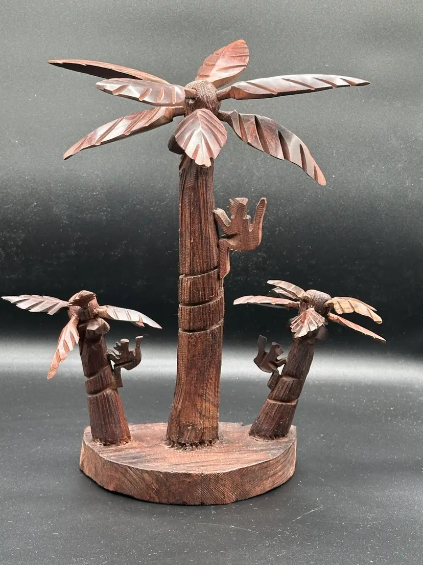 LARGE IRONWOOD PALM TREES CARVING WITH 18 REMOVABLE BRANCHES, STUNNING PIECE