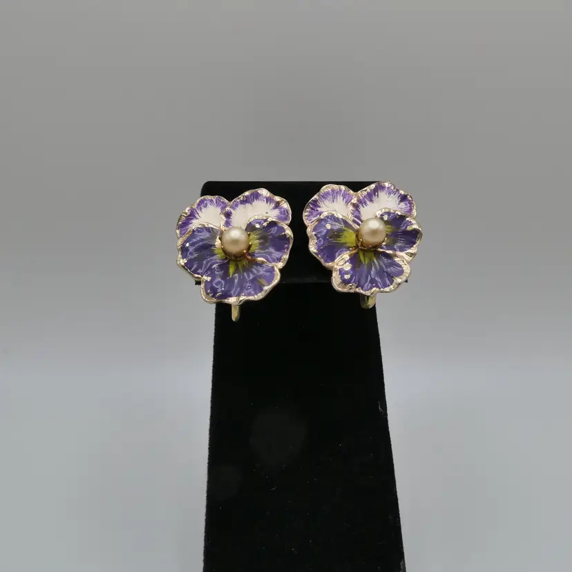 Vintage CORO Purple Pansy Flower Earrings Screw Back Enamel Faux Pearl Gold Tone 1"