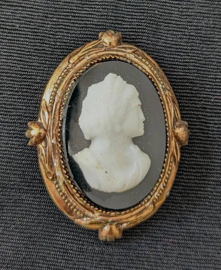 Signed Coro Cameo On Onyx Brooch