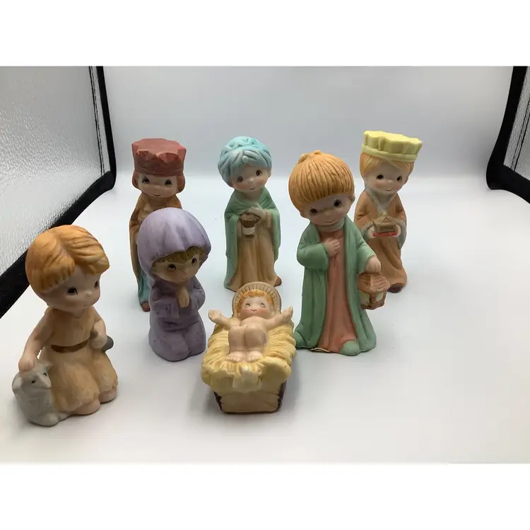 A16 A vintage Homco or Frankel porcelain nativity set.