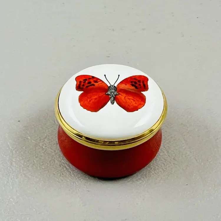 Halcyon Days 1999 Collectors Society Red Butterfly Neiman Marcus Twist Top Enamel Trinket Box 1.25"