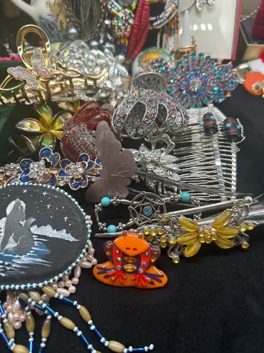 Vintage Fun Hair Accessories And Frog Lucinda With Adored 