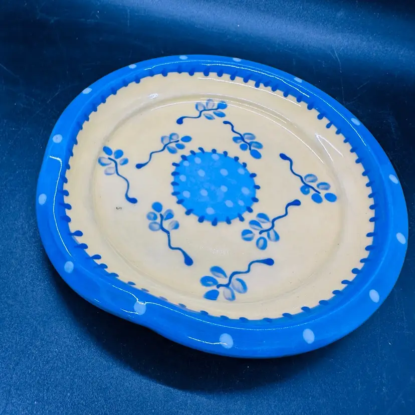 221. VTG Ceramic plast is a blue and white floral piece from the Italian ceramics brand, "il villaggio della Ceramica"