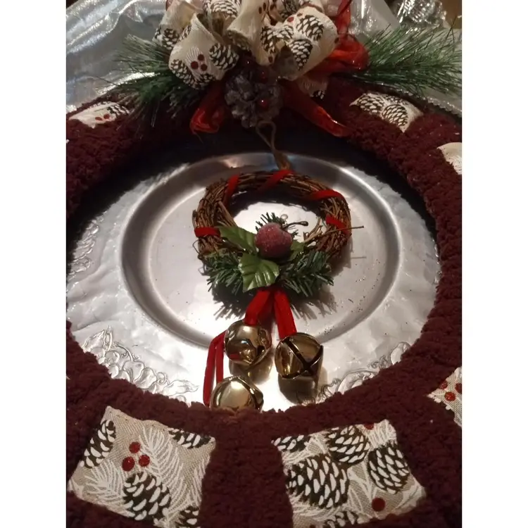 Handcrafted Holiday Wreath Beautiful Pre Owned Garnet & Multi Color Bow