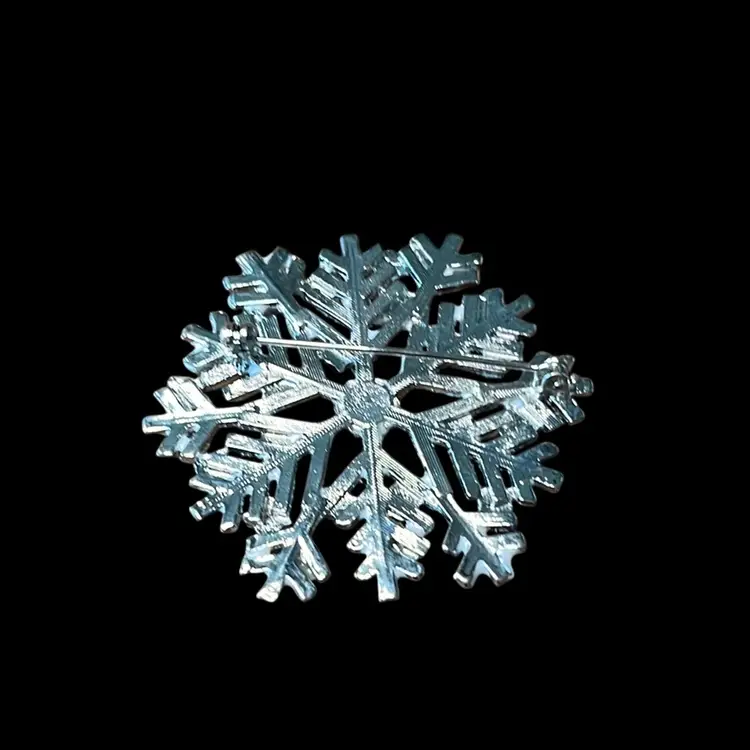 14. Vintage White Snowflake Enamel Brooch With rhinestones