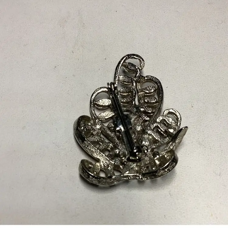 Silvertone & Rhinestone Brooch 1.5”