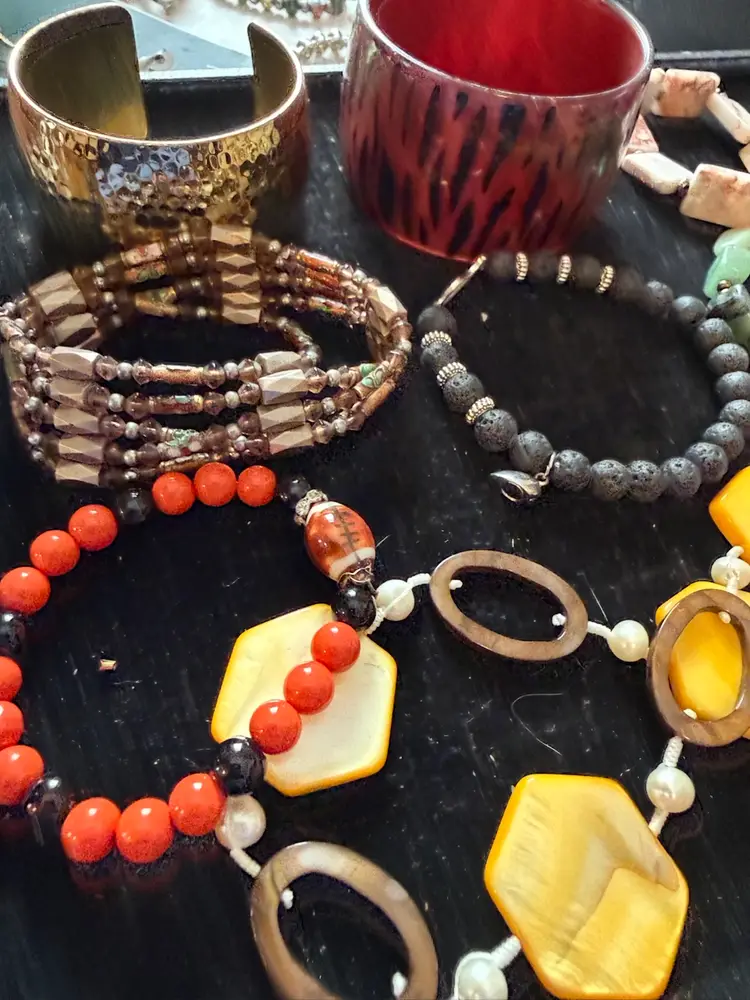 11 Piece Lot Of Excellent Condition Jewelry