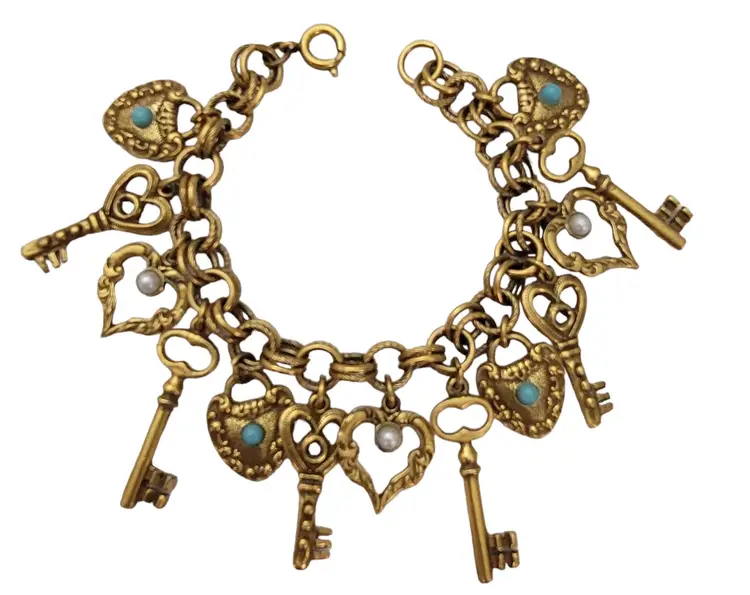 Vintage Gold Tone Loaded Heart And Skeleton Key Charm Bracelet E682