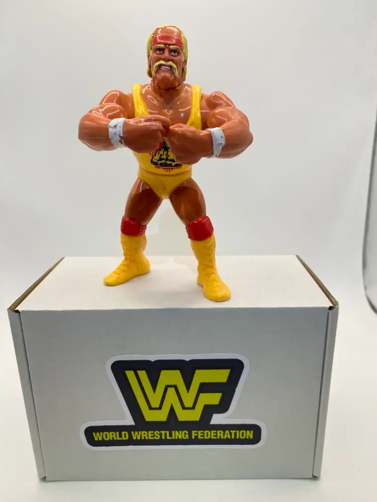 WWF Vintage Hulk Hogan 1991 Hasbro Series 2 Action Figure Wrestling Bear Hug WWE