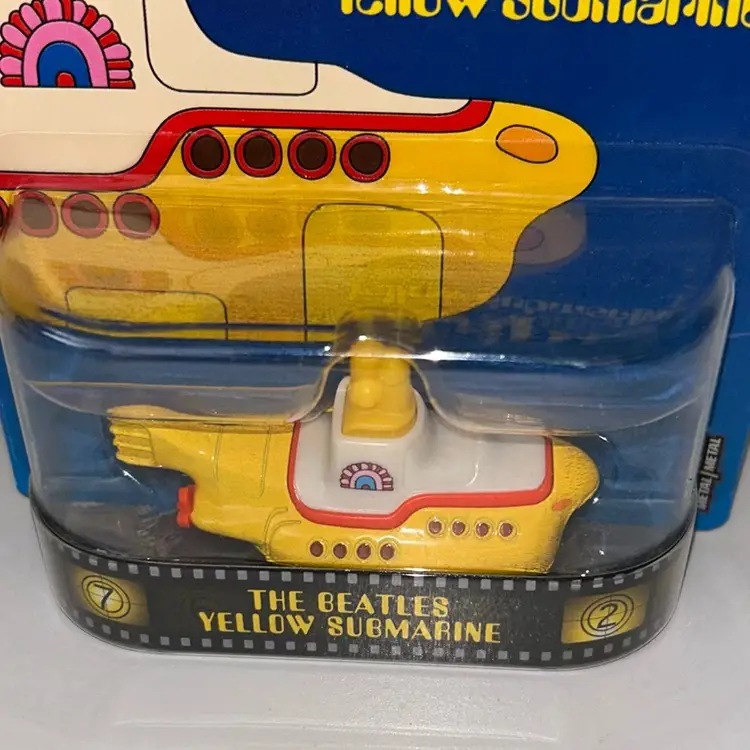 Hot Wheels 2017 Retro Entertainment The Beatles Yellow Submarine