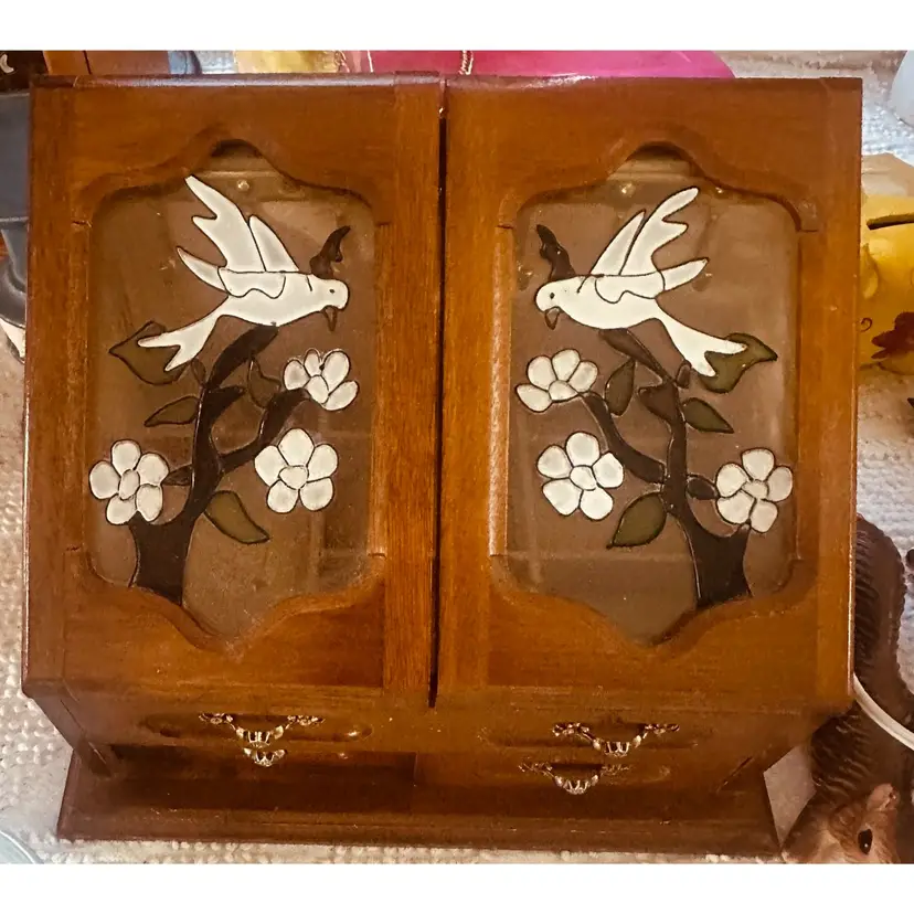 67. VTG Wooden Jewelry Box with White Hand painted flowers in good condition.