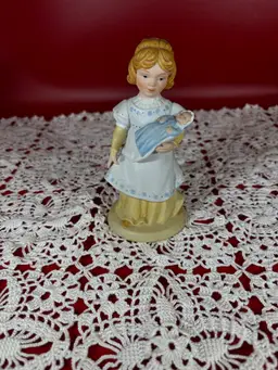 Vintage Avon Collectible Figurine ( A Mothers Love)