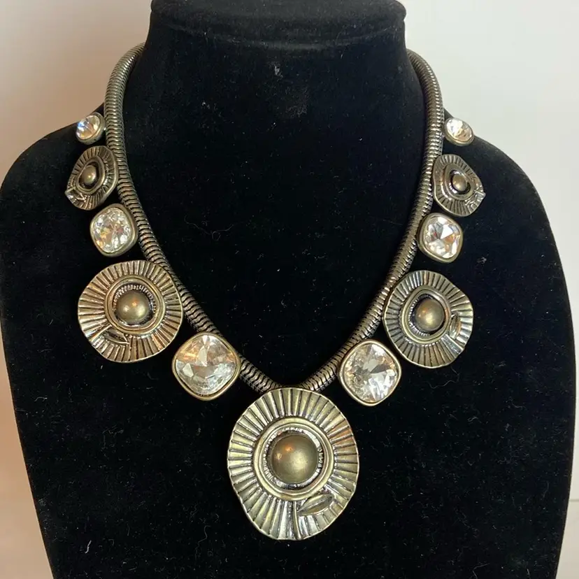 Silver tone Vintage Necklace