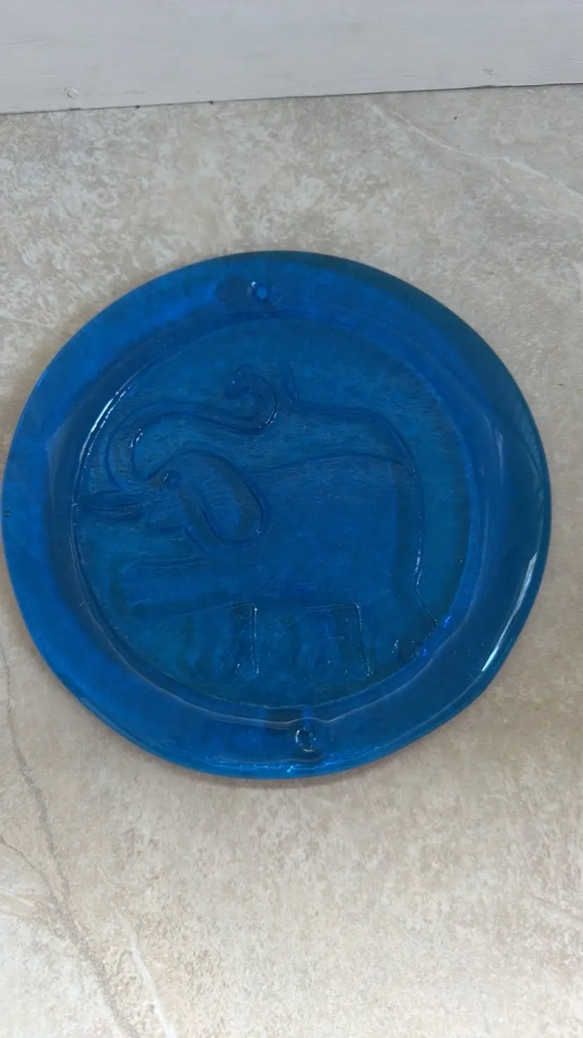 Blenko Vintage Elephant Suncatcher 9” Blue