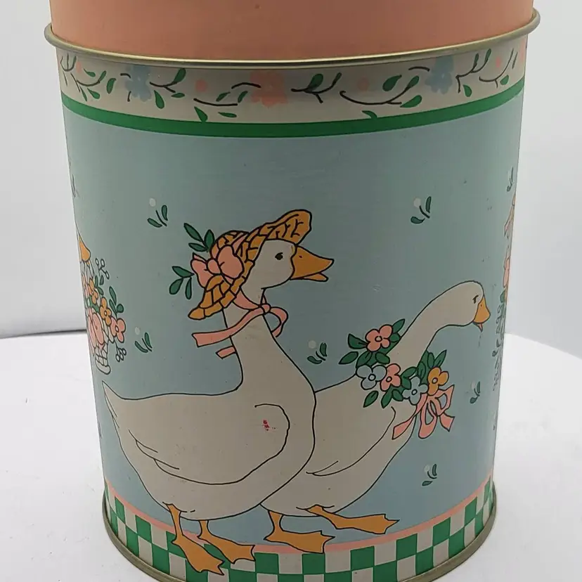 Vintage Goose-Themed Decorative Tin 6"