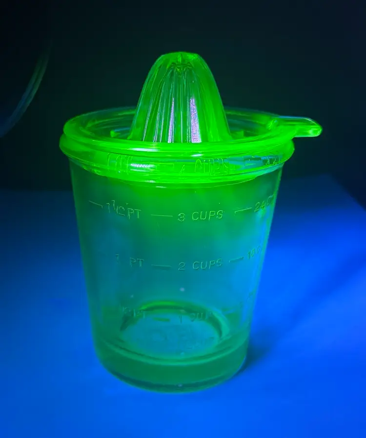 D & B Uranium Glass Juicer with 4 cup Measuring Cup Depression Glass Vintage