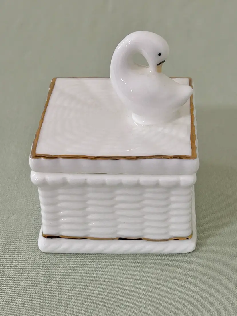 Vintage Trinket Box Gift Box Trim White Swan Weaved Design