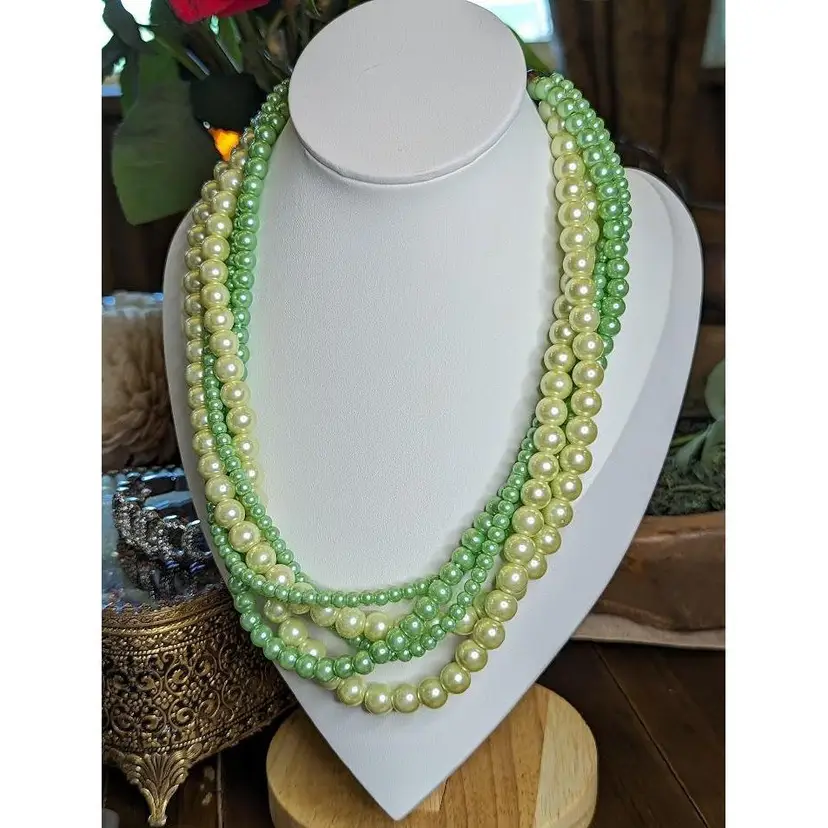 Spring Green Costume Pearl Necklace