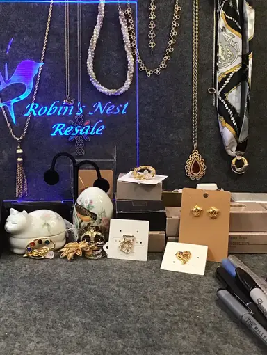Avon Event Marathon with Carlisle Co-Host Adored Vintage Shop, Bird and Blooms and friends!