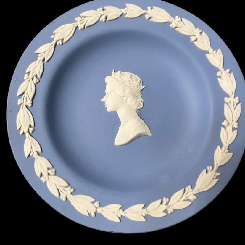 Wedgwood Blue Jasperware Queen Elizabeth II Silver Jubilee Trinket Dish 1977